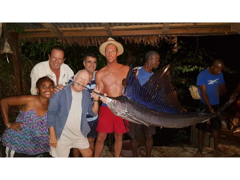 RETOUR-DE-PECHE-NOSYBE-FISHINGCLUB-VILLA-COCOTIERS